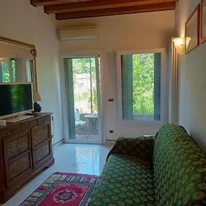 https://beatiful-modern-flat-venice-centre-with-private-lounge.hotelinveneto.com